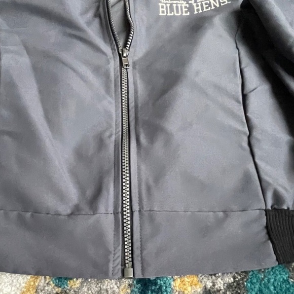 University of Delaware Blue Hens Very Lightweight Jacket Gray Medium - Picture 7 of 8
